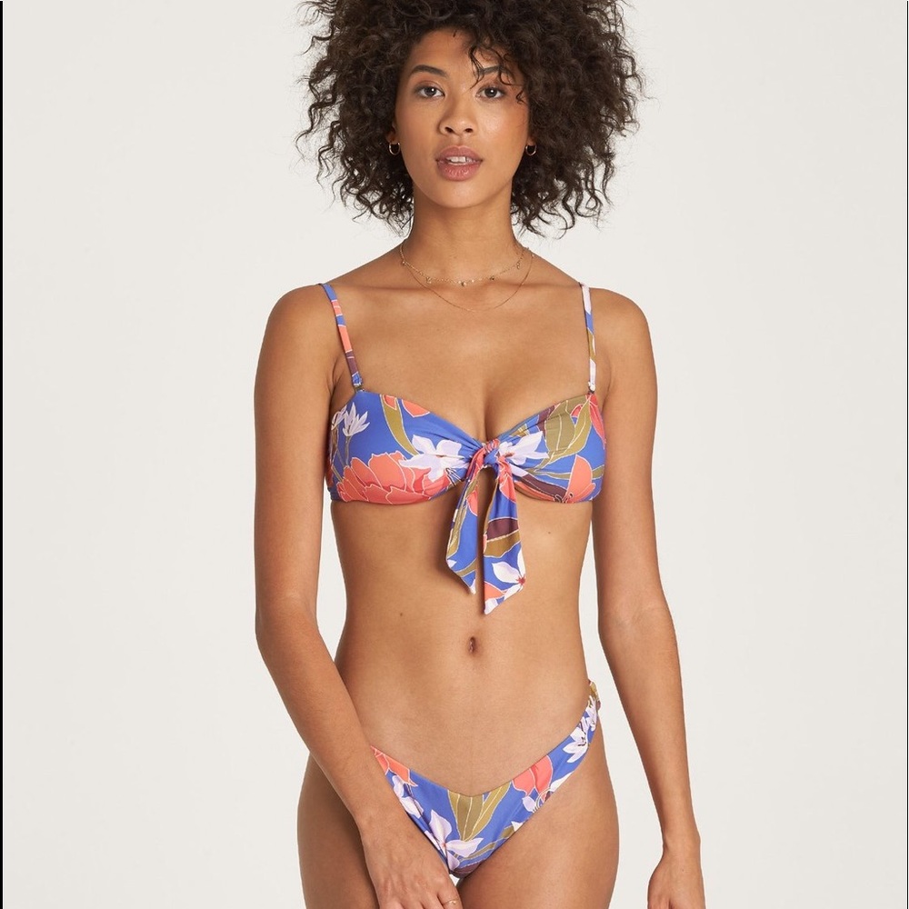Billabong bikini set!